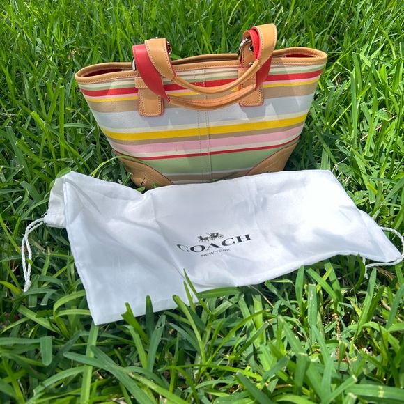 Vintage Coach Hampton Daisy Multicolored Tote with Original Dust-bag - Picture 2 of 13